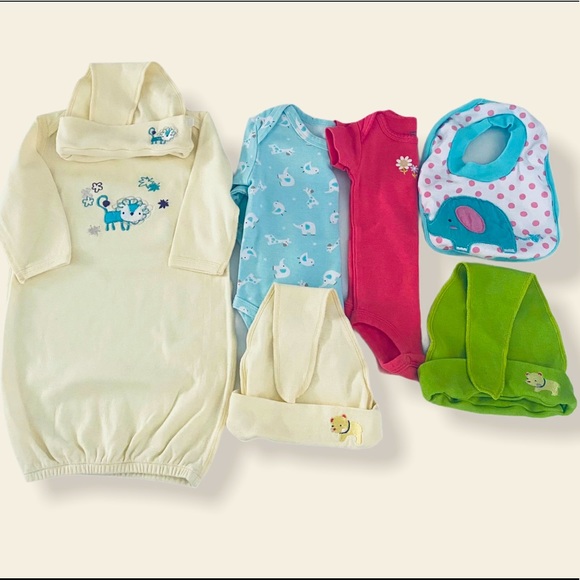Bundle of Newborn Baby Girl Clothing - Picture 1 of 5